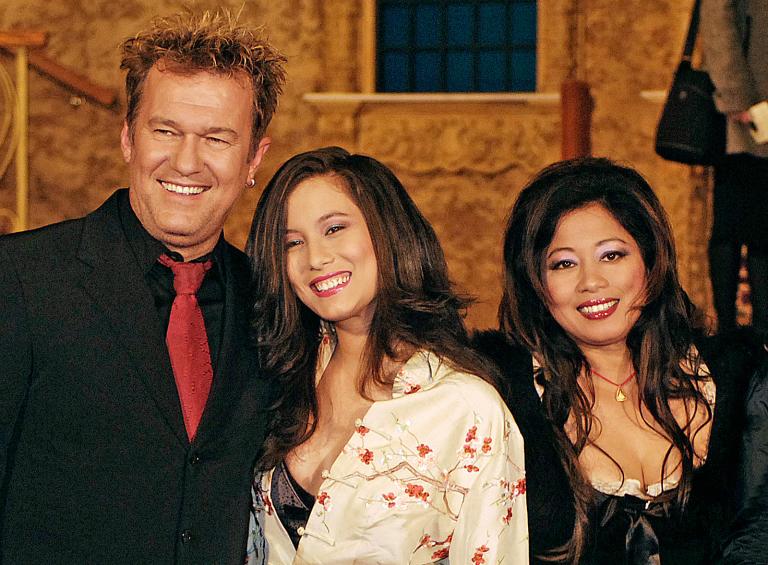 Jimmy Barnes at the 2005 Aria Hall of Fame Awards with his daughter Elly, wife Jane and son