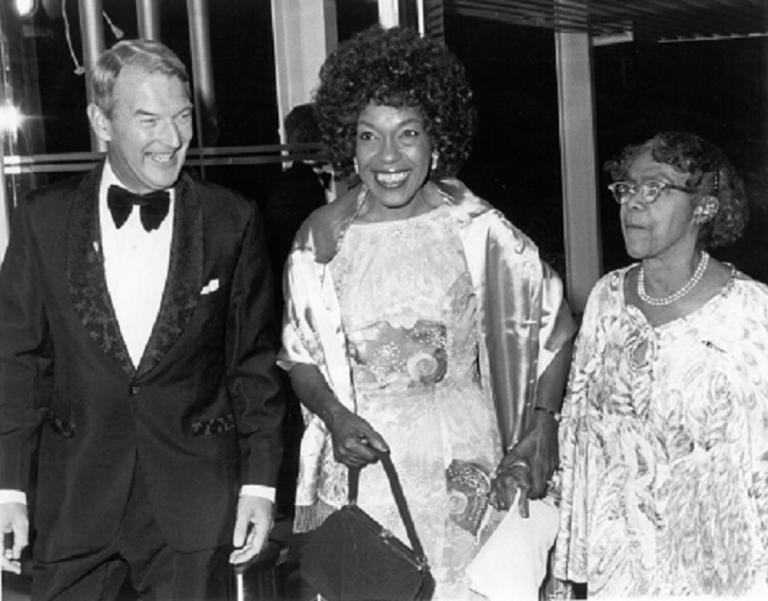 Winifred Atwell walkks between her mother and 'This is Your Life' host, Roger Climpson.