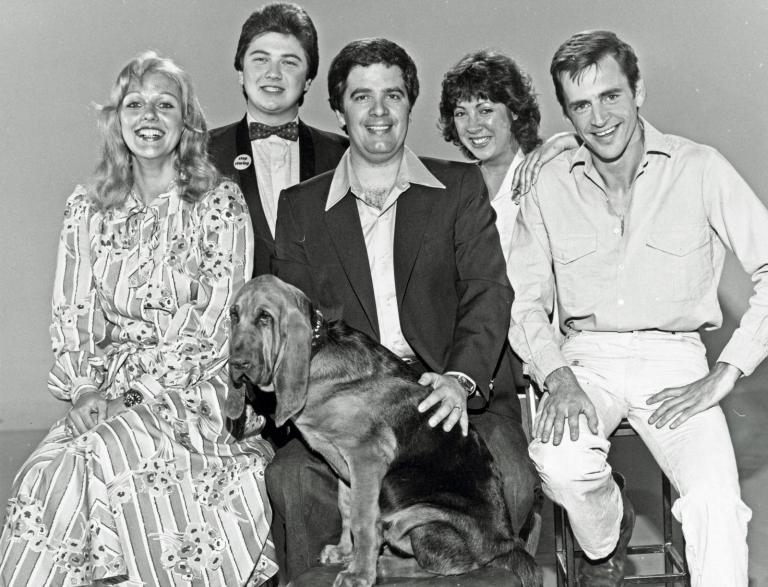 The original Wonder World! team from 1979 Publicity still for Simon Townsend's Wonder World! featuring the reporters and host. Pictured from left to right: Sandra Mauger, Jonathan Coleman, Simon Townsend, Angela Catterns, Adam Bowen, seated in front: Woodrow the bloodhound.