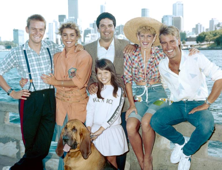 Simon Townsend's Wonder World!: The Team, circa 1985 The Wonder World Team, circa 1985. Pictured left to right: Phillip Tanner, Malinda Rutter, Simon Townsend, Edith Bliss, Brett Clements, and in front is Dear Danni and Woodrow the Bloodhound.