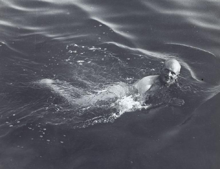 Lieutenant General Birdwood takes a dip Lieutenant General Birdwood swimming naked off Anzac Cove