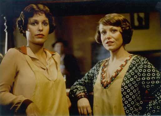 Helen Morse as Caddie with Jacki Weaver as Josie in a pub.