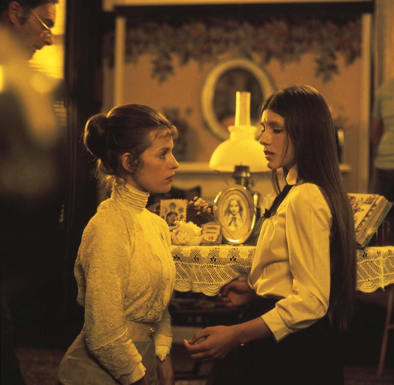 Mlle Dianne de Poitiers (Helen Morse) and Sara (Margaret Nelson)