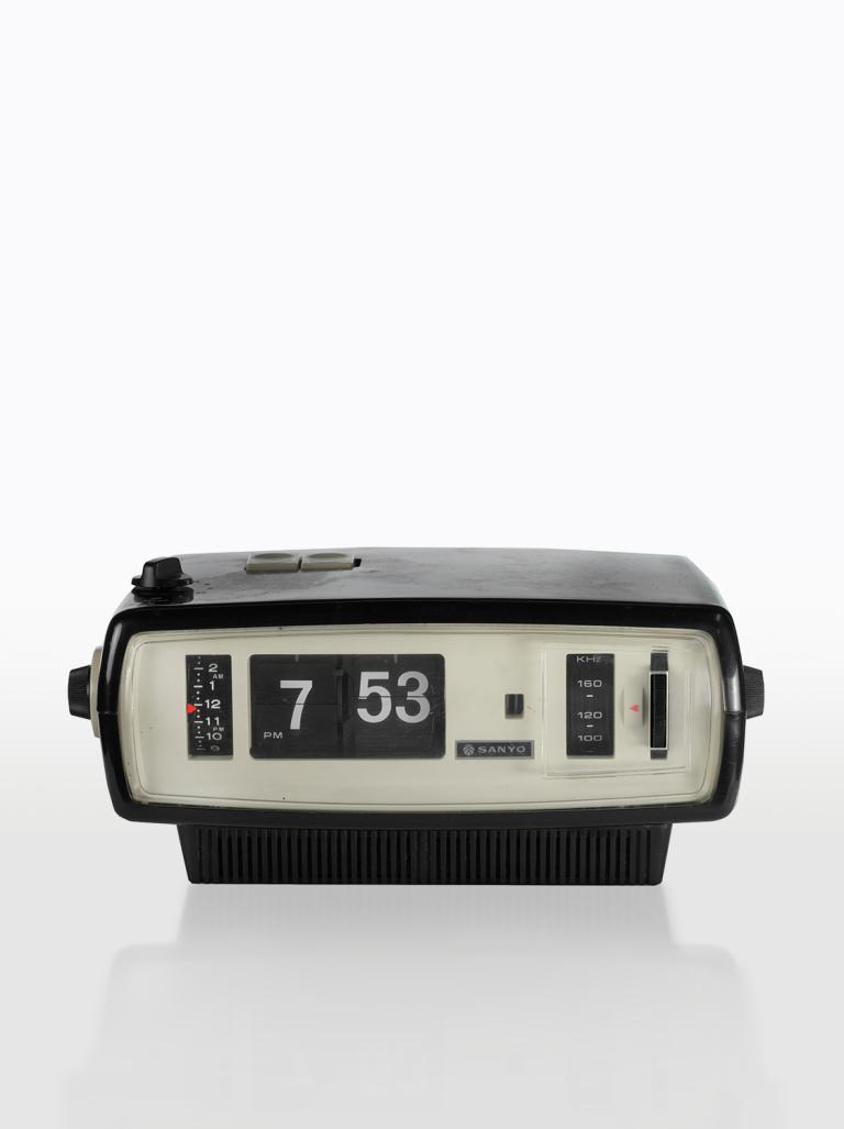 An alarm clock radio