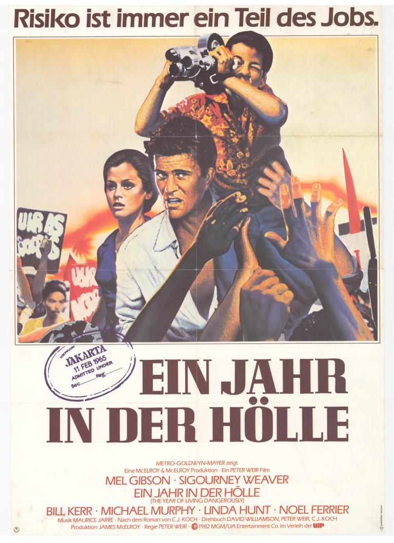 German poster for the 1982 film 'The Year of Living Dangerously' depicting dramatic scenes with protest and characters
