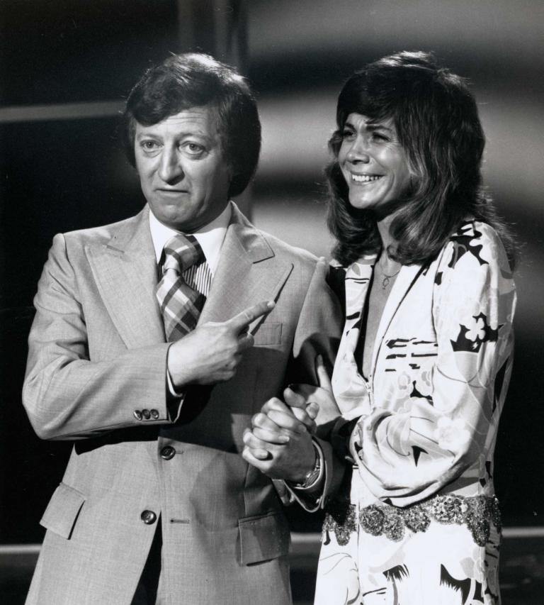 Graham Kennedy and singer Lana Cantrell smiling and holding hands