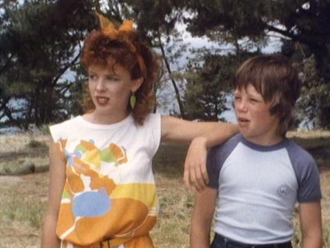 A young Kylie Minogue leaning on Bradley Kilpatrick's shoulder, in an episode of The Henderson Kids