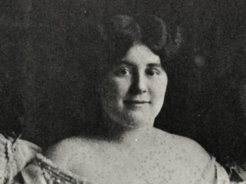 Head and shoulder photo of Amy Castles