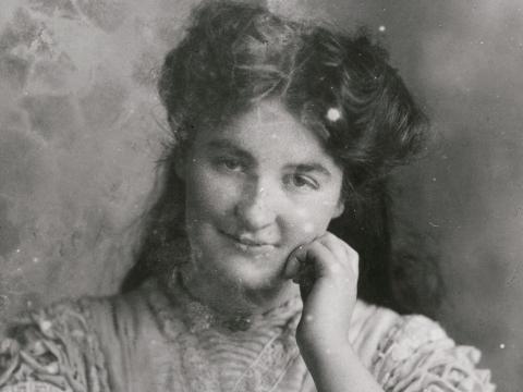 Head and shoulders photo of Ella Caspers.