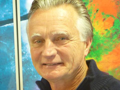 TV journalist Jeff McMullen head shot