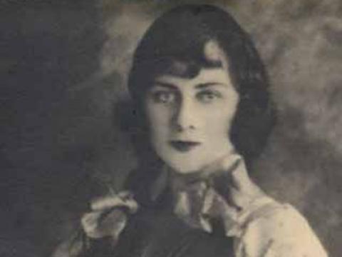 Phyllis McDonagh in close up looking directly at camera, circa 1920.
