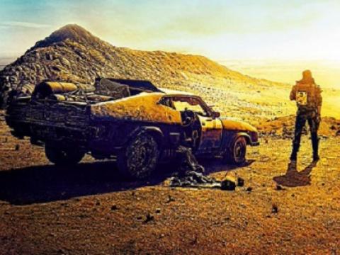 French poster for Mad Max Fury Road featuring desert, car and man. 