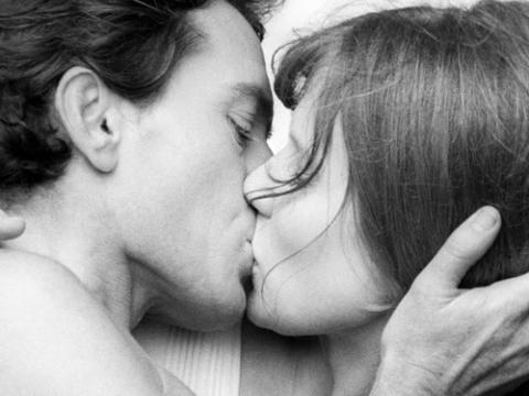 Mark McManus as Will and Jeanie Drynan as Jacky kiss in a full close-up.