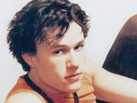 Heath Ledger with a seductive look in a publicity portrait as Patrick Verona in 10 Things I Hate About You.