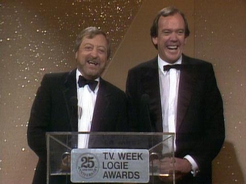A bearded Graham Kennedy on stage with Mike Willesee at the 1983 Logie Awards