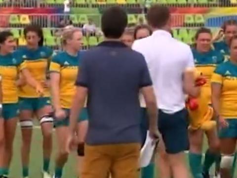 The Australian Womens Rugby Sevens team walking next to the playing field