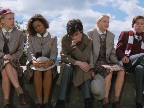 Five high school students, including Kym Wilson, Thandie Newton, Noah Taylor and Naomi Watts, sit disinterestedly watching a school football match