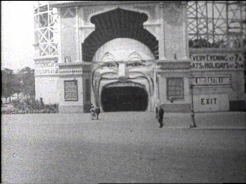 The entrance to Luna Park on St Kilda Esplanade, c1914