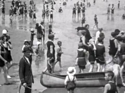 Crowd of people at St Kilda beach, circa 1920s