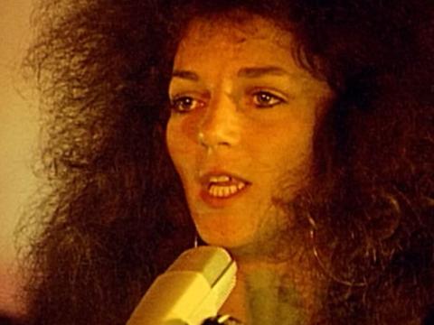 Wendy Saddington singing