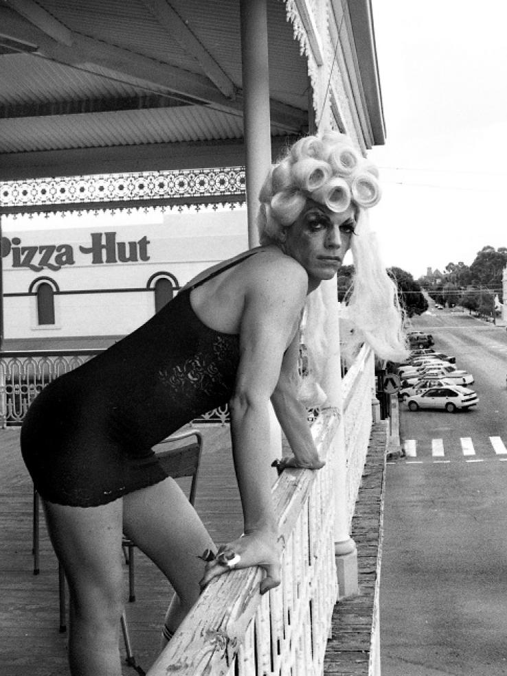 Hugo Weaving in costume leaning on the Palace Hotel balcony in Broken Hill.