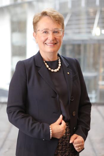 Portrait photo of Lucinda Brogden