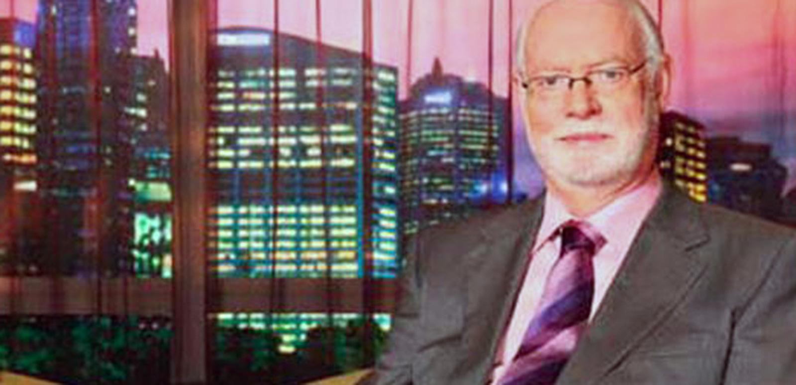 Movie critic and author David Stratton seated in a TV studio.