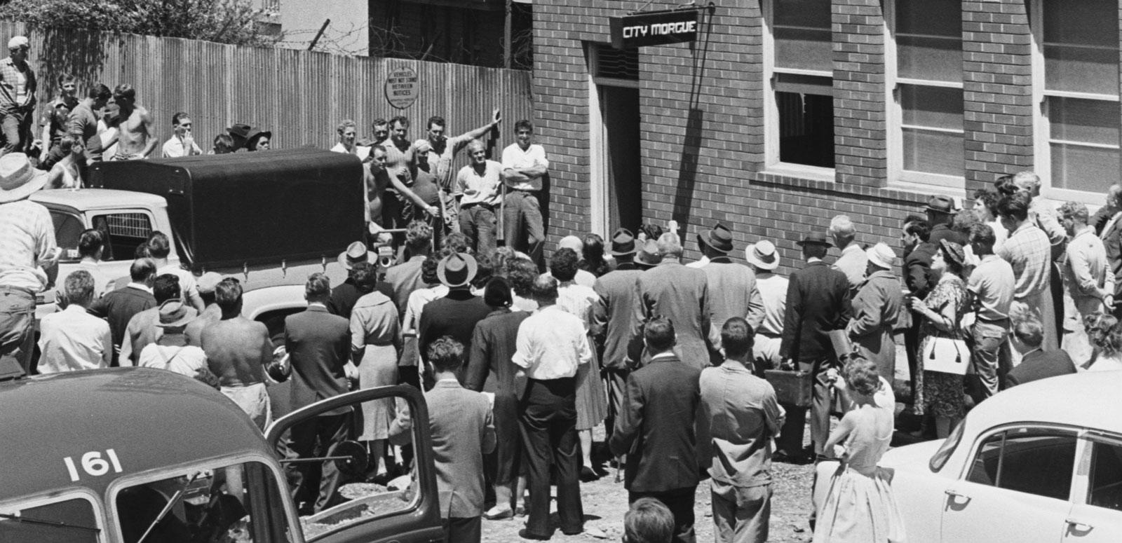 Crowd of people outside the city morgue in The Rocks, NSW in 1960.