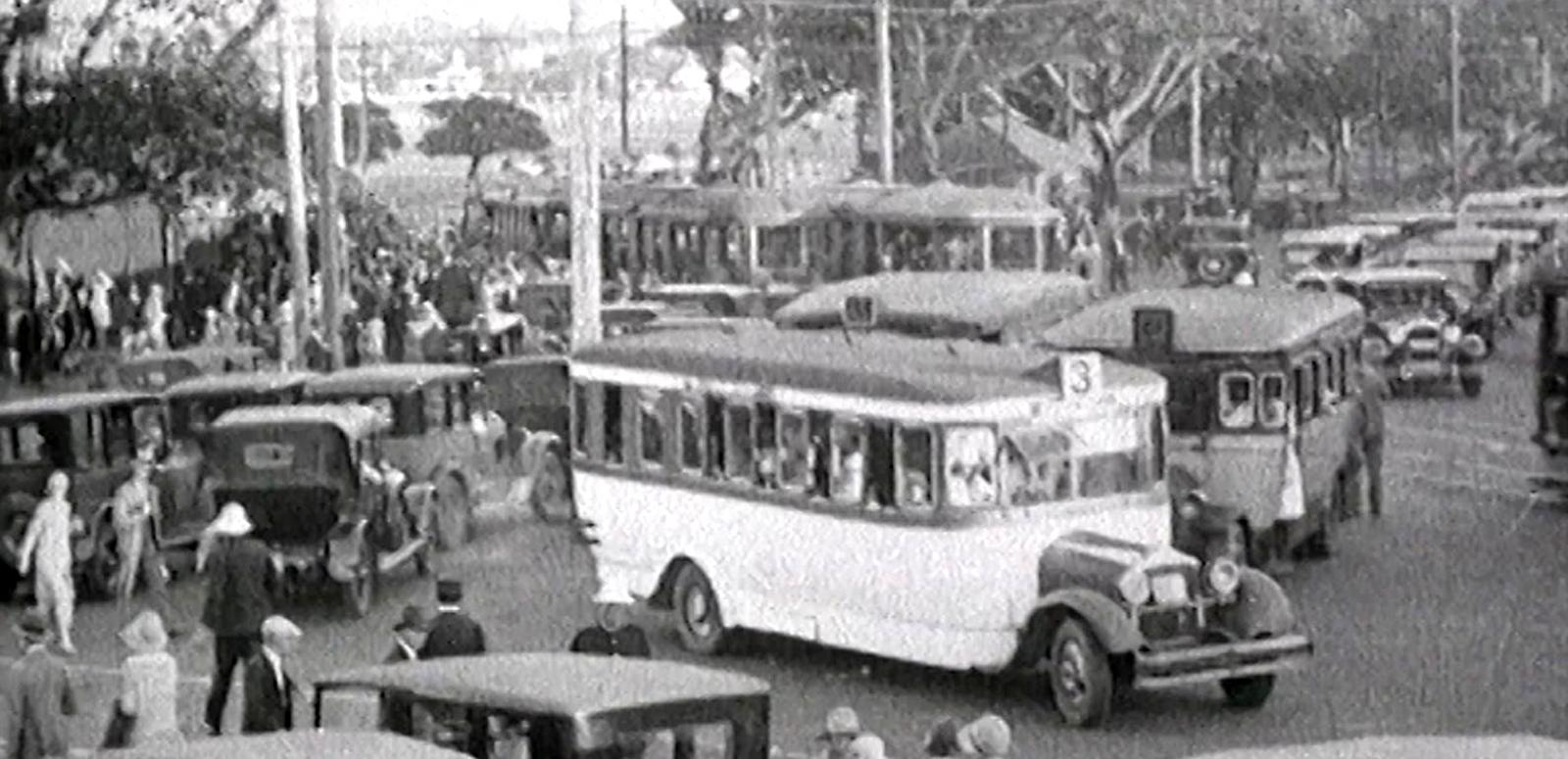 A picture from 1928 of ordered traffic chaos. Buses, trams and automobiles all crowd Anzac Parade Junction with fig trees in the background.
