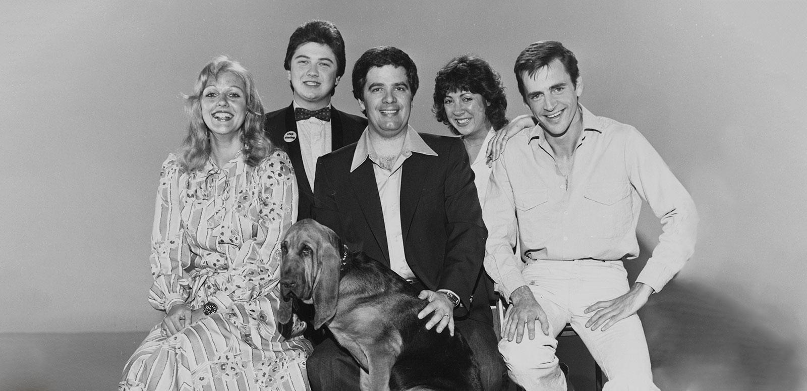 Simon Townsend's Wonder World! Latest post - original reporters Simon Townsend's Wonder World Reporters from 1979, from left to right: Sandy Mauger, Jono Coleman, Simon Townsend, Angela Catterns and Adam Bowen. Front is Woodrow the Bloodhound