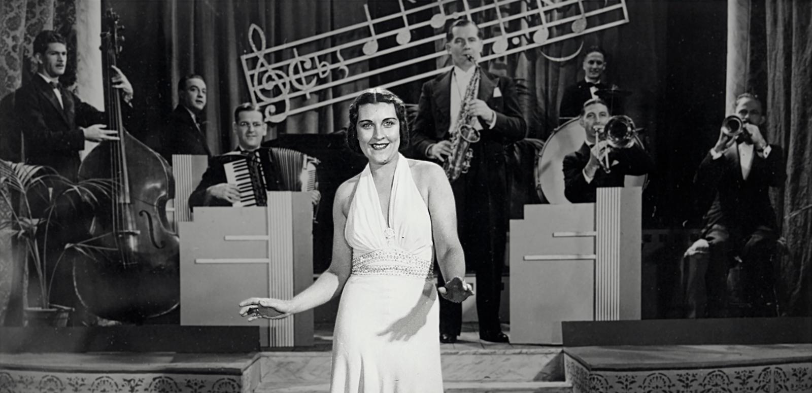 Jazz singer Barbara James singing in front of a jazz band Jazz singer Barbara James singing in front of a jazz band