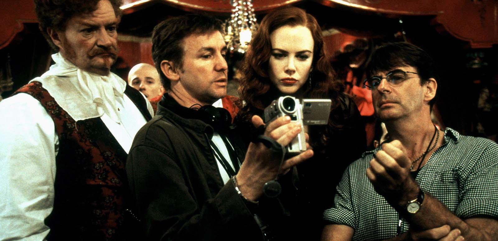 Director Baz Luhrmann with Jin Broadbent and Nicole Kidman looking through a camera viewfinder on the set of Moulin Rouge