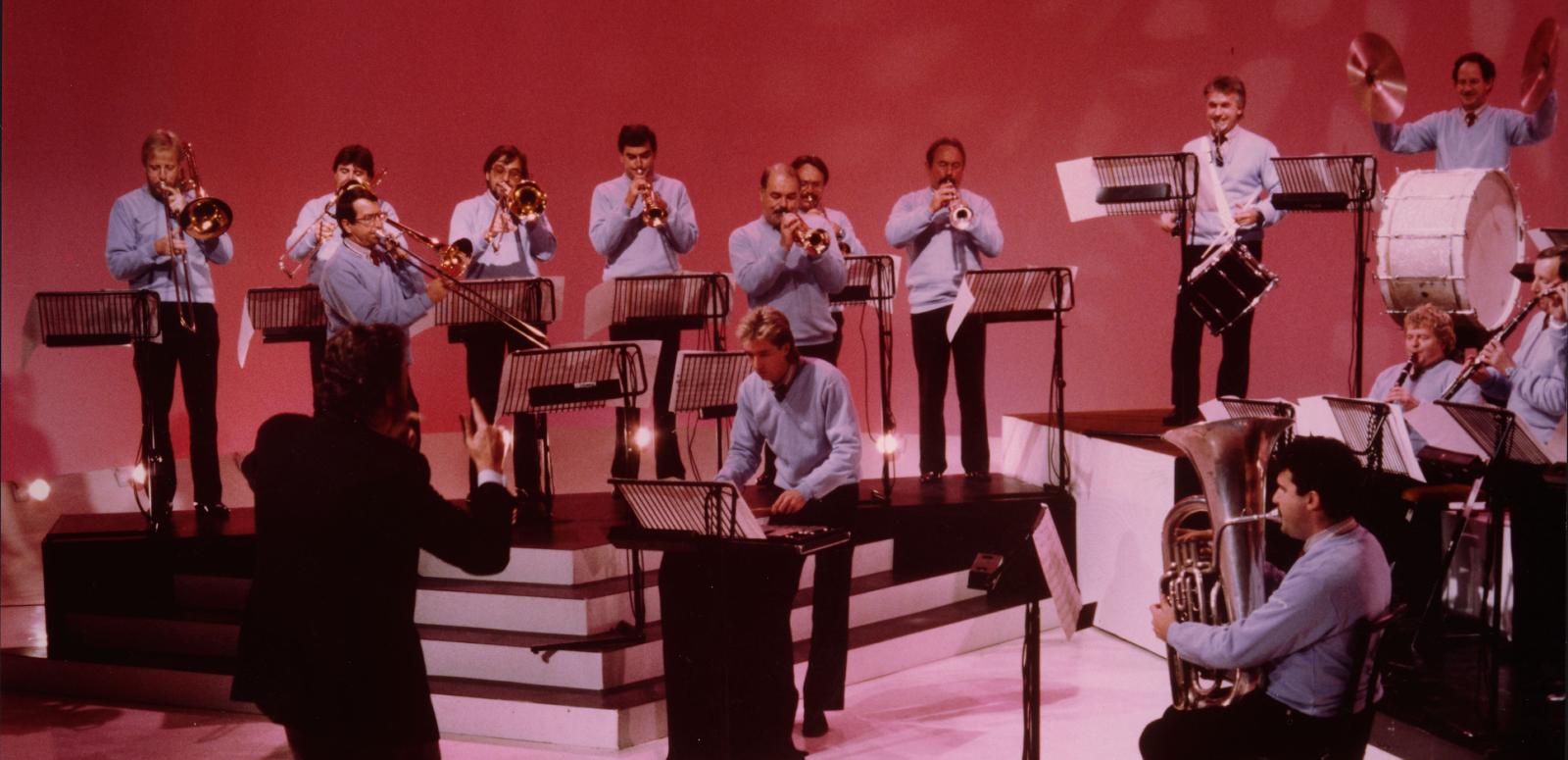 The Mike Walsh Showband performing. The Mike Walsh Showband performing.