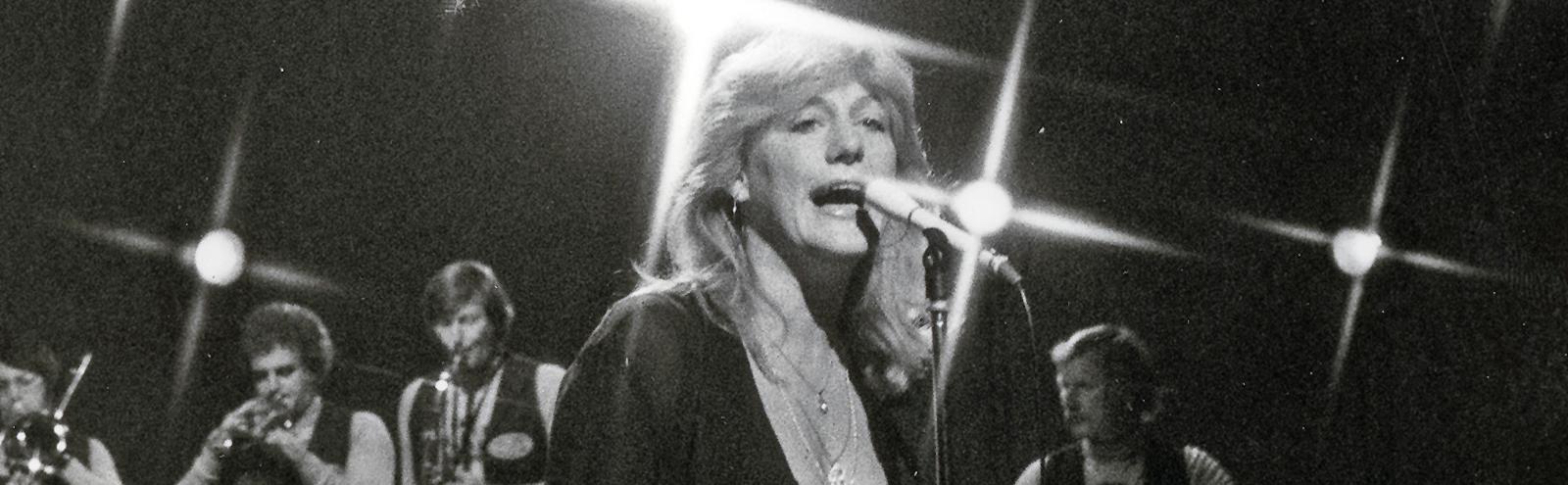 Renée Geyer singing in the TV studio with her band in the 1970s