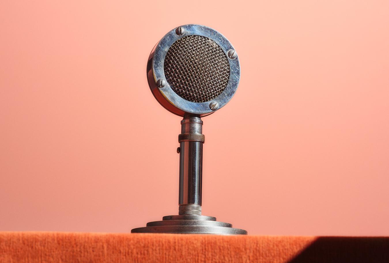 	A crystal radio microphone from on a pedestal from 1933. 