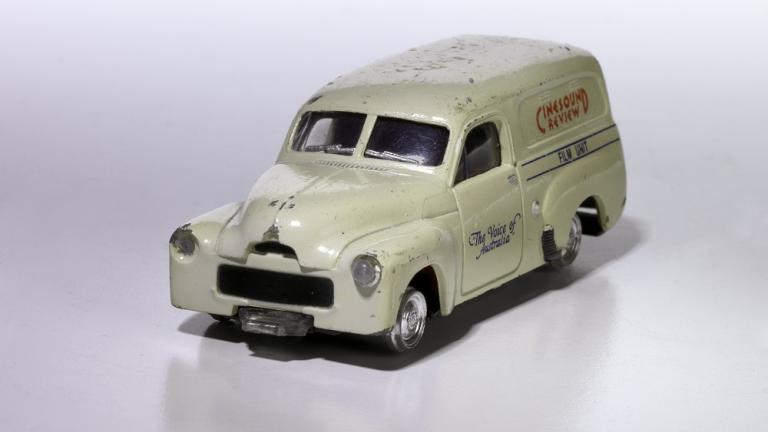 Trax die cast scale model of cream coloured Cinesound News van