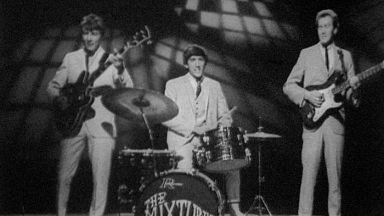 Band The Mixtures performing on the tv show 'Go!!'