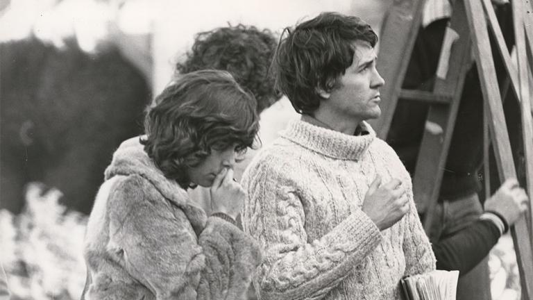 Director Donald Crombie and assistant on the set of the film Caddie.