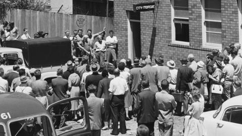 Crowd of people outside the city morgue in The Rocks, NSW in 1960.