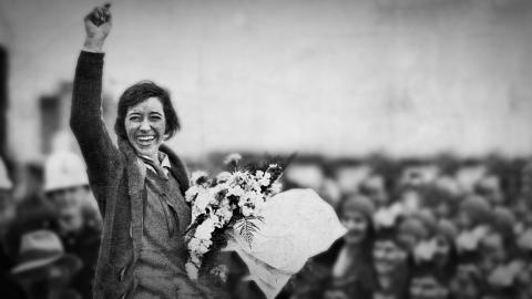 Amy Johnson arrives in Brisbane in 1930.