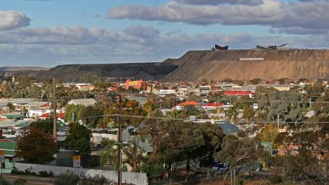 Wide angle view of the township of Broken Hill, in the distance is a mining facility.