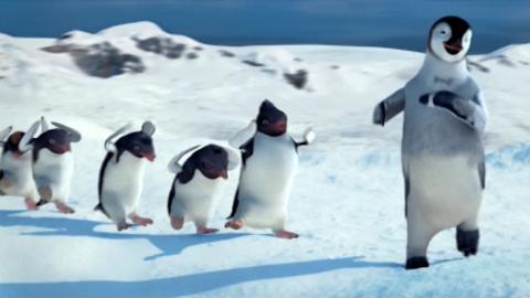 Mumble (Elijah Wood) leads a group of penguins dancing