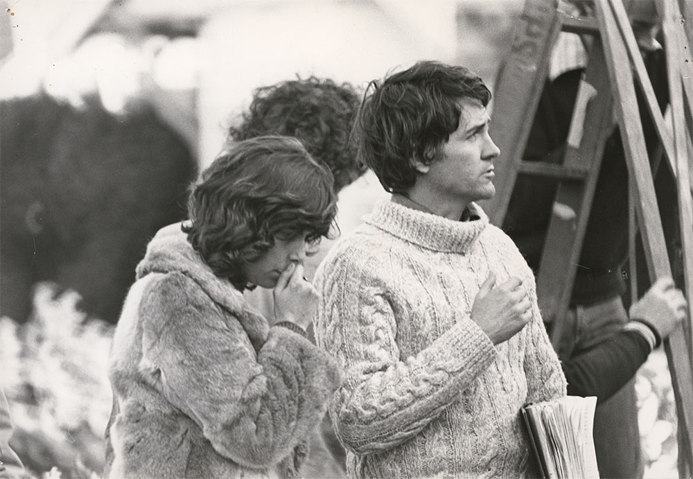 Director Donald Crombie and assistant on the set of the film Caddie.